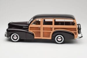 Chevrolet Fleetmaster Woody Black & Wood Panels Maisto 1:18 43697545B Diecast - image 4 of 8