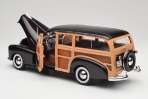 Chevrolet Fleetmaster Woody Black & Wood Panels Maisto 1:18 43697545B Diecast - image 5 of 8