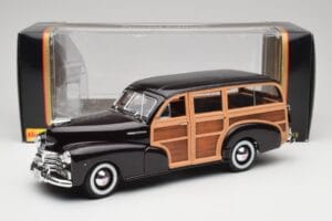 Chevrolet Fleetmaster Woody Black & Wood Panels Maisto 1:18 43697545B Diecast - image 8 of 8