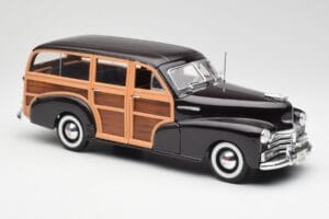 Chevrolet Fleetmaster Woody Brown Maisto 1:18 36854 Diecast - image 6 of 8