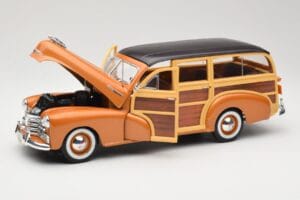 Chevrolet Fleetmaster Woody Gold Maisto 1:18 56042 Diecast - image 2 of 8