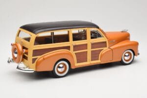 Chevrolet Fleetmaster Woody Gold Maisto 1:18 56042 Diecast - image 3 of 8