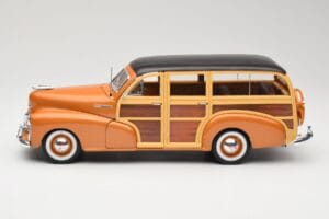 Chevrolet Fleetmaster Woody Gold Maisto 1:18 56042 Diecast - image 4 of 8