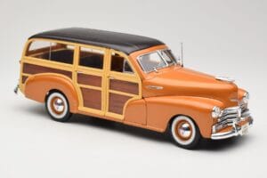 Chevrolet Fleetmaster Woody Gold Maisto 1:18 56042 Diecast - image 6 of 8