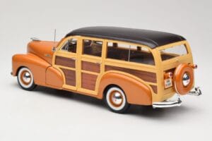 Chevrolet Fleetmaster Woody Gold Maisto 1:18 56042 Diecast - image 7 of 8