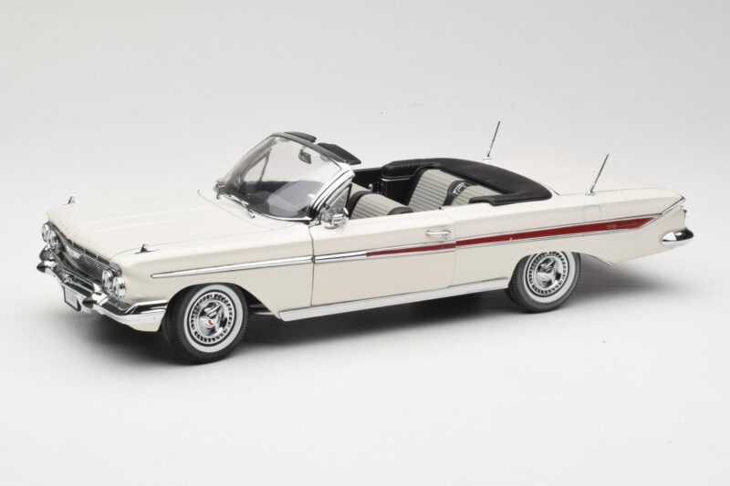 Chevrolet Impala Convertible White Sun Star 1:18 3405 Diecast