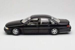 Chevrolet Impala SS Black UT Models 1:18 21031 Diecast - image 4 of 8