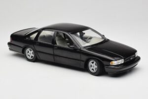 Chevrolet Impala SS Black UT Models 1:18 21031 Diecast - image 6 of 8