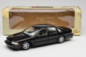 Chevrolet Impala SS Black UT Models 1:18 21031 Diecast - image 8 of 8