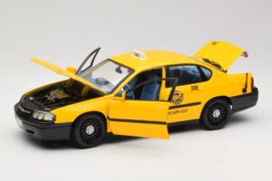 Chevrolet Impala Taxi Maisto 1:18 36617 Diecast - image 2 of 8