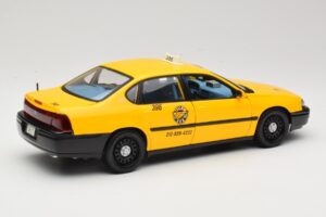 Chevrolet Impala Taxi Maisto 1:18 36617 Diecast - image 3 of 8