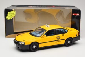 Chevrolet Impala Taxi Maisto 1:18 36617 Diecast - image 8 of 8