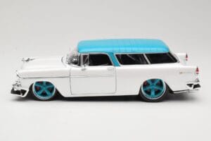 Chevrolet Nomad White Maisto 1:18 32613 Diecast - image 4 of 8