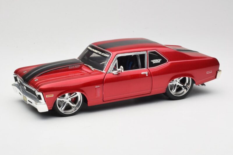 Chevrolet Nova SS Coupe Red Maisto 1:18 31083-M1 Diecast