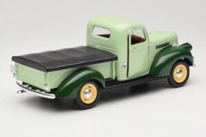 Chevrolet Pickup Green Solido 1:18 8063 Diecast - image 3 of 8