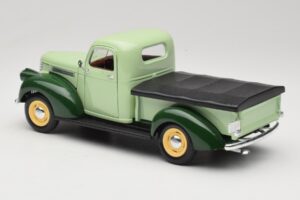 Chevrolet Pickup Green Solido 1:18 8063 Diecast - image 7 of 8