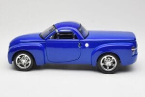 Chevrolet SSR Concept Blue Maisto 1:18 531612 Diecast - image 4 of 8