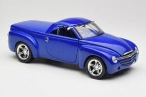 Chevrolet SSR Concept Blue Maisto 1:18 531612 Diecast - image 6 of 8