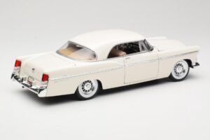 Chrysler 300B White Maisto 1:18 531897 Diecast - image 3 of 8