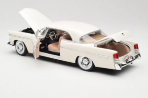 Chrysler 300B White Maisto 1:18 531897 Diecast - image 5 of 8