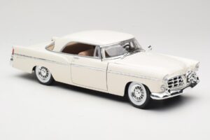 Chrysler 300B White Maisto 1:18 531897 Diecast - image 6 of 8