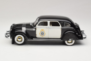 Chrysler Airflow Police Car Signature Models 1:18 CCSM01 Diecast - image 3 of 6