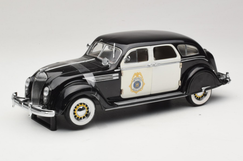 Chrysler Airflow Police Car Signature Models 1:18 Chrysler Airflow Police Car Signature Models 1:18 CCSM01 Diecast