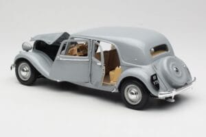 Citroen 15CV 6 Cyl Grey Maisto 1:18 50313 Diecast - image 5 of 8