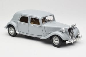 Citroen 15CV 6 Cyl Grey Maisto 1:18 50313 Diecast - image 6 of 8