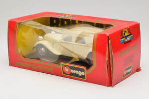 Citroen 15CV Traction Avant Beige Bburago 1:24 1501-B1 Diecast - image 3 of 3