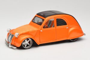 Citroen 2CV Orange Maisto 1:18 31321 Diecast