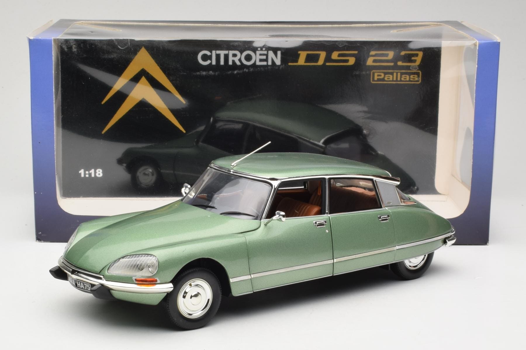 Norev Citroen DS23 Pallas Green 1:18 Diecast Sedan