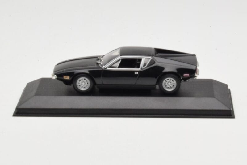 De Tomaso Pantera Black Minichamps 1:43 400127501 Diecast