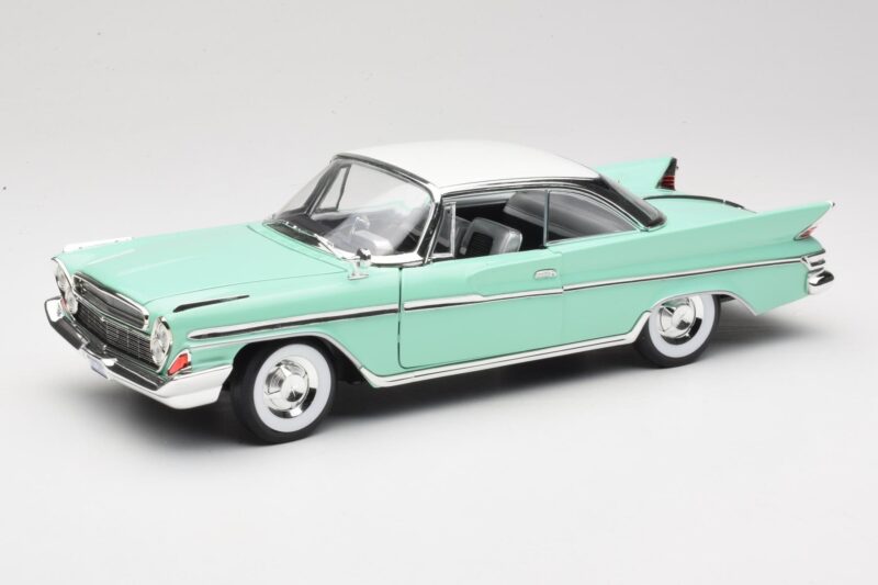 DeSoto Adventurer Green Road Signature 1:18 92738-R1 Diecast