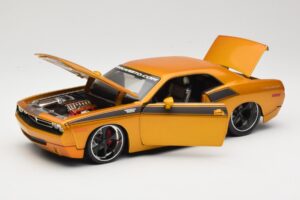Dodge Challenger Concept Gold Maisto 1:18 31320 Diecast - image 2 of 8