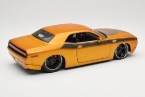 Dodge Challenger Concept Gold Maisto 1:18 31320 Diecast - image 3 of 8