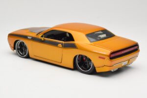 Dodge Challenger Concept Gold Maisto 1:18 31320 Diecast - image 7 of 8