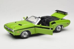 Dodge Challenger Convertible Green Greenlight 1:18 12803-06G Diecast - image 2 of 8