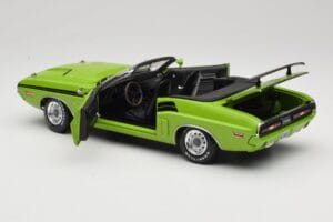 Dodge Challenger Convertible Green Greenlight 1:18 12803-06G Diecast - image 5 of 8