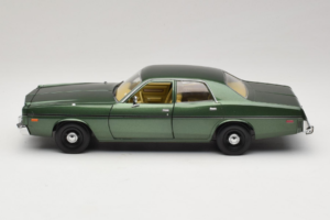 Dodge Monaco Green Hunter GreenLight 1:18 19045 Diecast - image 4 of 8