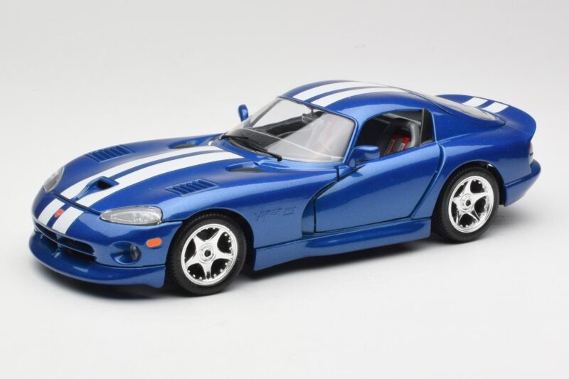 Dodge Viper GTS SR II Blue with White Stripes Bburago 1:18 Dodge Viper GTS SR II Blue with White Stripes Bburago 1:18 3330 Diecast