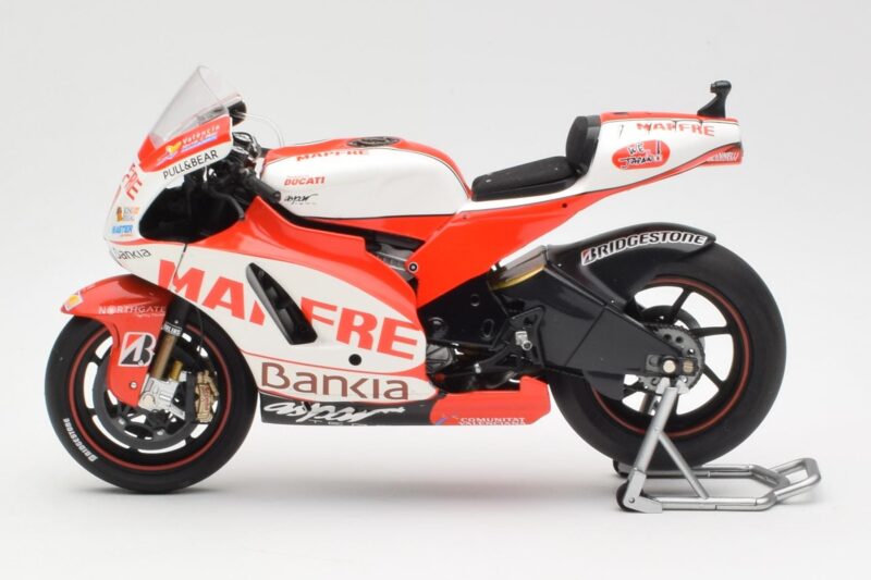 Ducati Desmosedici GP11 #8 H. Barbera Ducati MotoGP Team MotoGP 2011 Minichamps 1:12 Ducati Desmosedici GP11 #8 H. Barbera Ducati MotoGP Team MotoGP 2011 Minichamps 1:12 123110008 Diecast