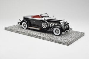 Duesenberg Model J Torpedo Disappearing Top Convertible Coupe Silver Black Minichamps 1:18 107150431 Resin - image 4 of 6