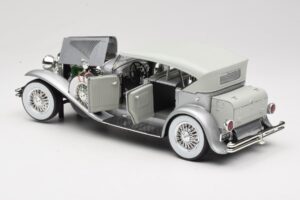 Duesenberg SJ Silver GreenLight 1:18 13525 Diecast - image 5 of 8