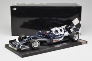 AlphaTauri AT02 #22 Y. Tsunoda Bahrain GP 2021 Minichamps 1:18 117210122 Diecast - image 6 of 6