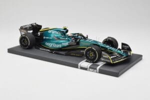Aston Martin AMR22 Aramco #5 S. Vettel Abu Dhabi GP 2022 Last Race Collector's Edition Minichamps 1:18 117222205 Resin - image 4 of 7