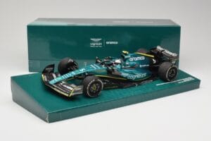 Aston Martin AMR22 #5 S. Vettel Last Race Abu Dhabi GP 2022 Minichamps 1:18 147222205 Resin - image 7 of 7