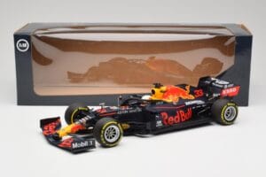 Aston Martin Red Bull Racing RB16 #33 M. Verstappen Abu Dhabi GP Winner 2020 Minichamps 1:18 110201733 Diecast - image 7 of 7