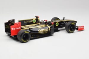 Lotus Renault GP R31 #10 B. Senna F1 2011 Minichamps 1:18 150110079-C1 Diecast - image 2 of 7