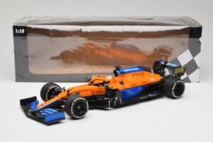 McLaren MCL35M #3 D. Ricciardo Italian GP Winner 2021 Minichamps 1:18 530213303 Resin - image 7 of 7